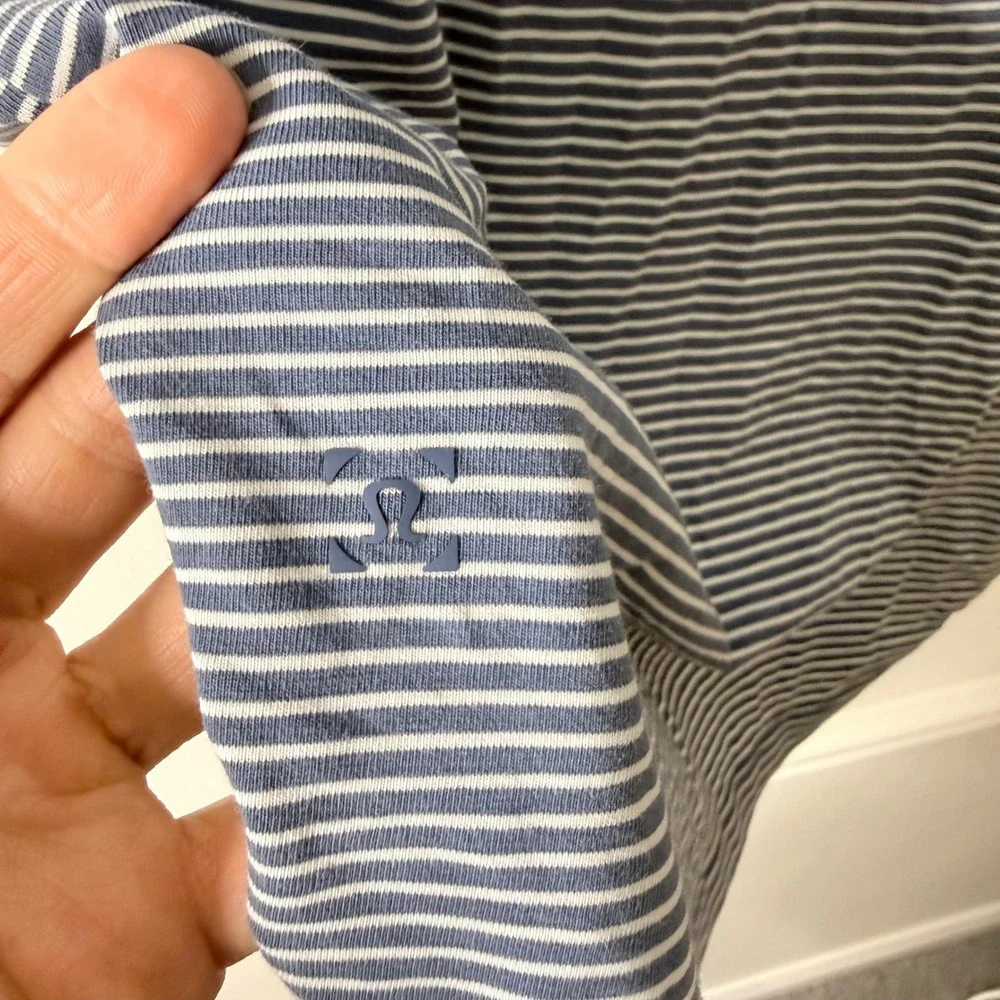 Lululemon Mens Striped Short Sleeve Crewneck T-Shirt Blue White Size L‎